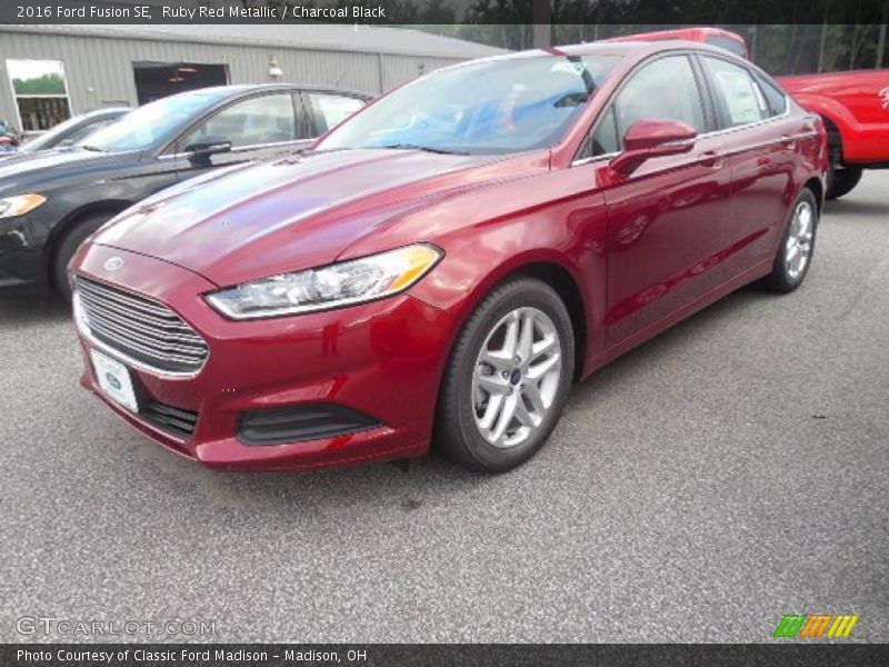 Ruby Red Metallic / Charcoal Black 2016 Ford Fusion SE