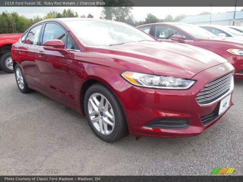 Ruby Red Metallic / Charcoal Black 2016 Ford Fusion SE