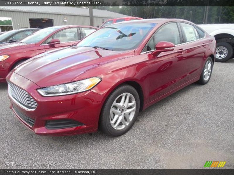 Ruby Red Metallic / Charcoal Black 2016 Ford Fusion SE