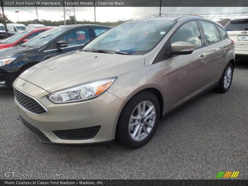 Tectonic Metallic / Charcoal Black 2015 Ford Focus SE Hatchback