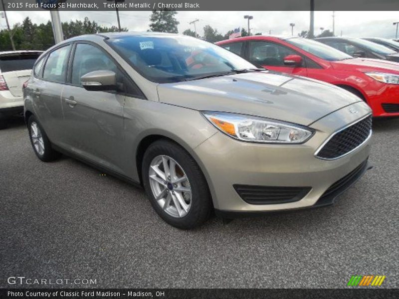 Tectonic Metallic / Charcoal Black 2015 Ford Focus SE Hatchback