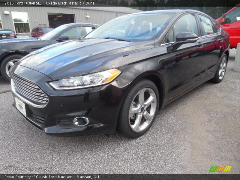 Tuxedo Black Metallic / Dune 2015 Ford Fusion SE