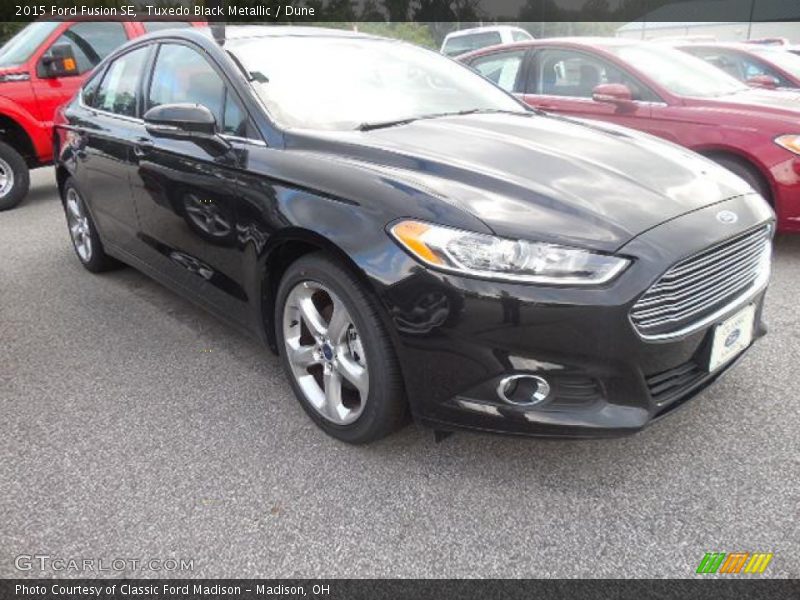 Tuxedo Black Metallic / Dune 2015 Ford Fusion SE