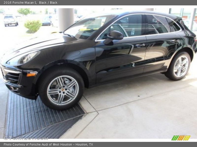 Black / Black 2016 Porsche Macan S