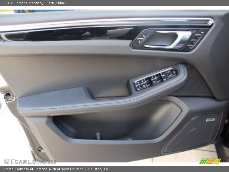 Black / Black 2016 Porsche Macan S