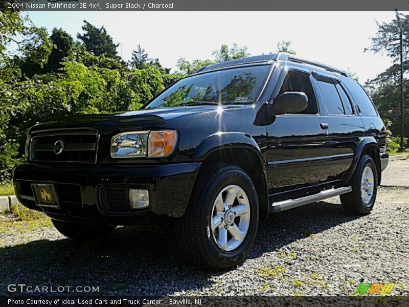 Super Black / Charcoal 2004 Nissan Pathfinder SE 4x4
