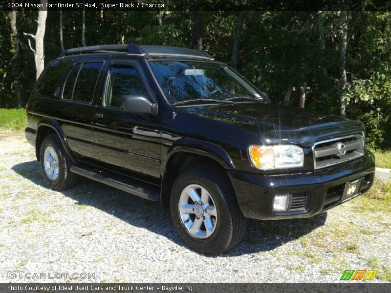 Super Black / Charcoal 2004 Nissan Pathfinder SE 4x4