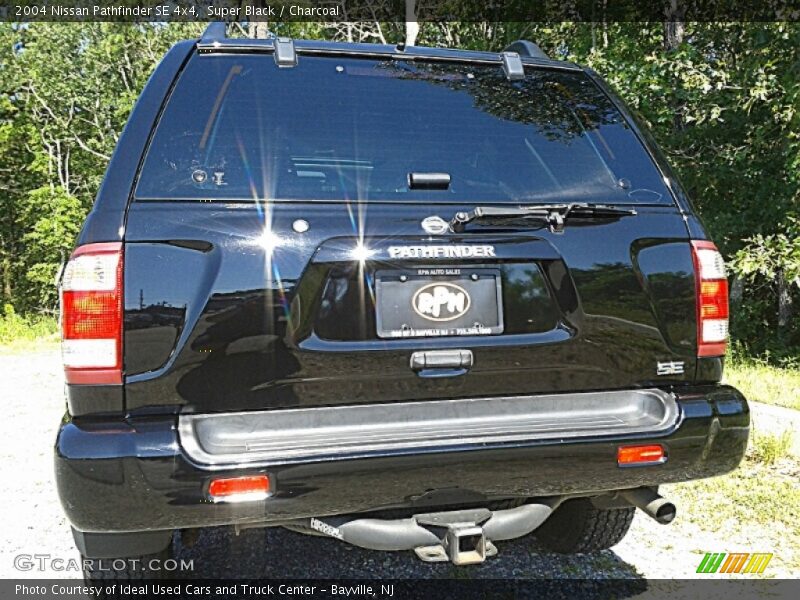 Super Black / Charcoal 2004 Nissan Pathfinder SE 4x4