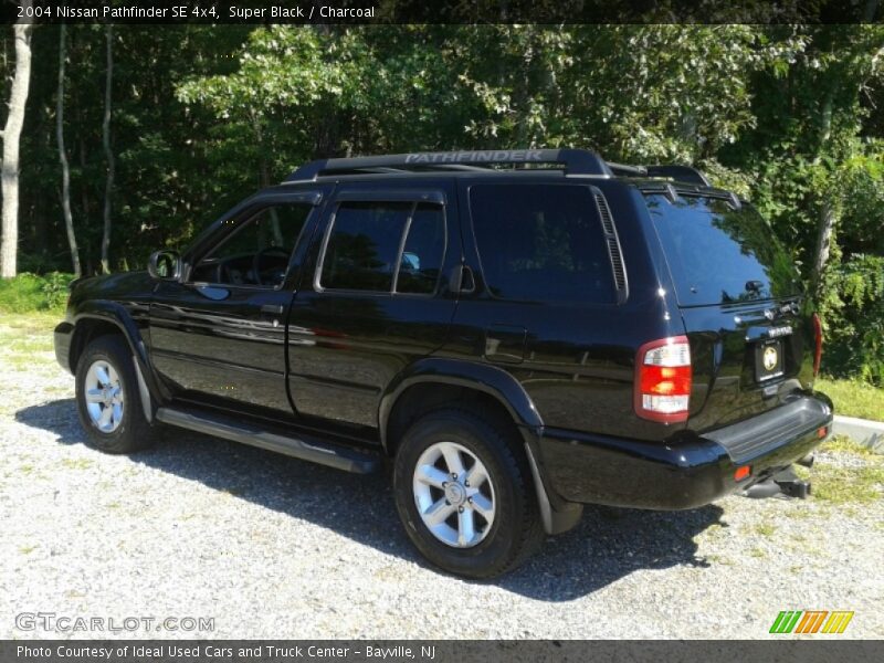 Super Black / Charcoal 2004 Nissan Pathfinder SE 4x4