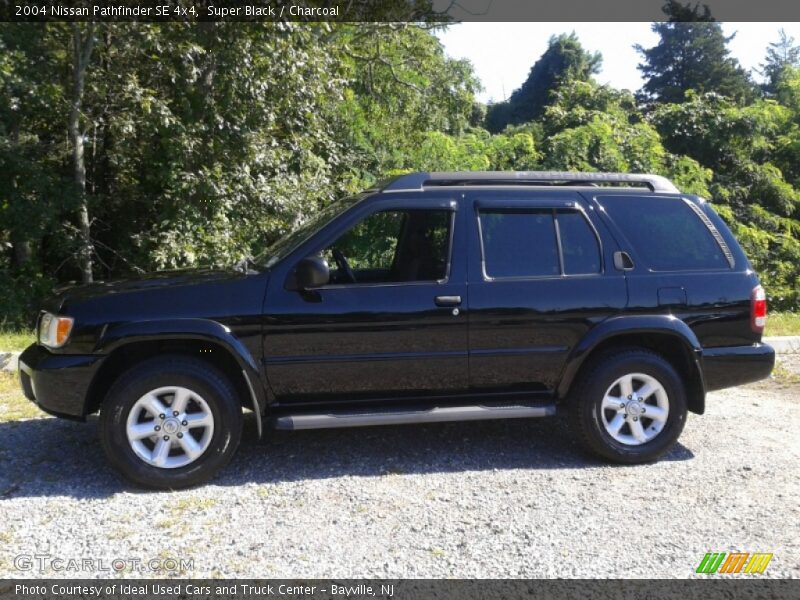 Super Black / Charcoal 2004 Nissan Pathfinder SE 4x4