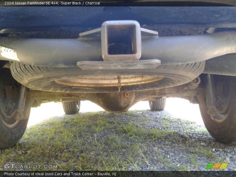 Super Black / Charcoal 2004 Nissan Pathfinder SE 4x4