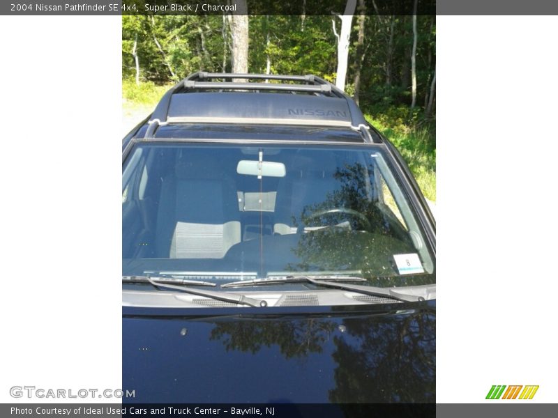 Super Black / Charcoal 2004 Nissan Pathfinder SE 4x4