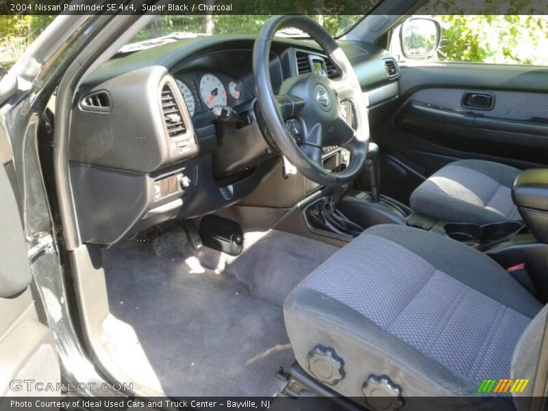 Super Black / Charcoal 2004 Nissan Pathfinder SE 4x4