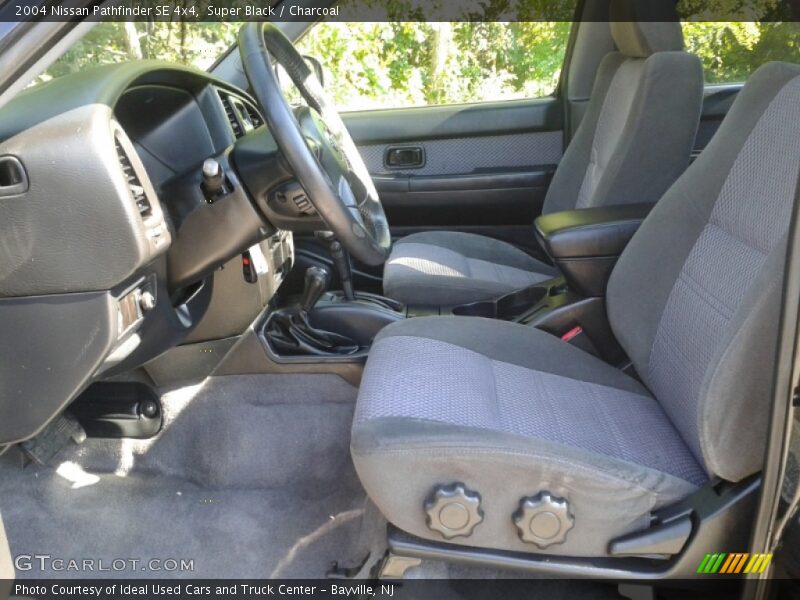 Super Black / Charcoal 2004 Nissan Pathfinder SE 4x4