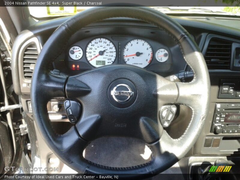 Super Black / Charcoal 2004 Nissan Pathfinder SE 4x4