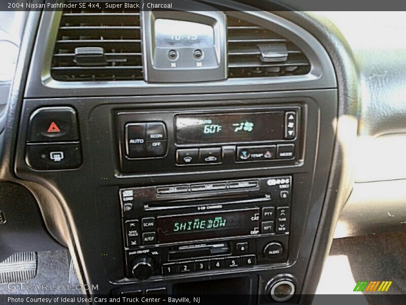 Super Black / Charcoal 2004 Nissan Pathfinder SE 4x4