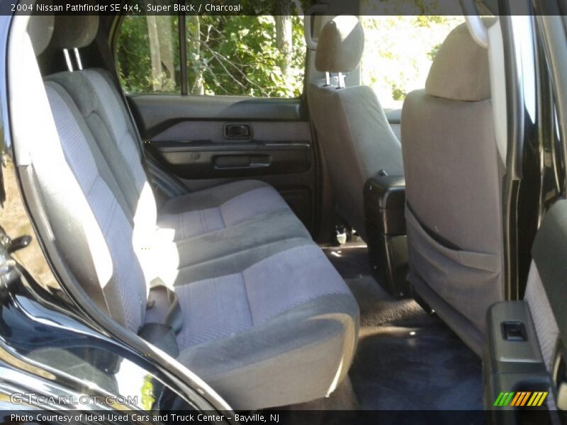 Super Black / Charcoal 2004 Nissan Pathfinder SE 4x4