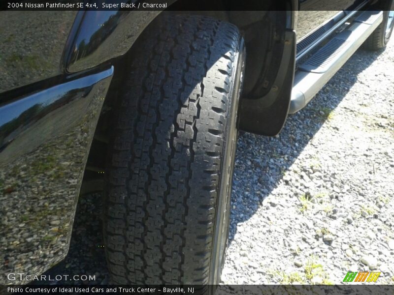 Super Black / Charcoal 2004 Nissan Pathfinder SE 4x4