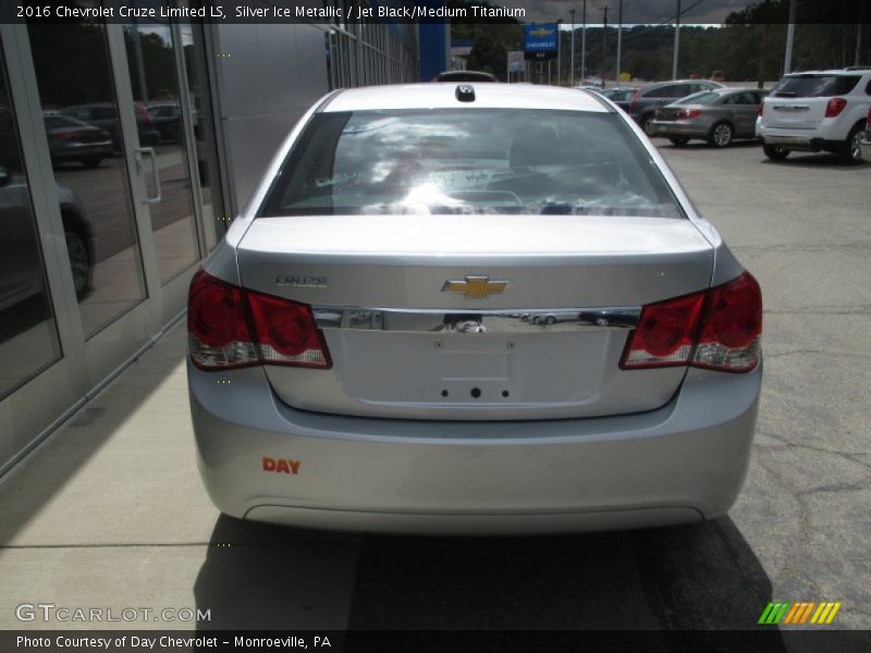 Silver Ice Metallic / Jet Black/Medium Titanium 2016 Chevrolet Cruze Limited LS