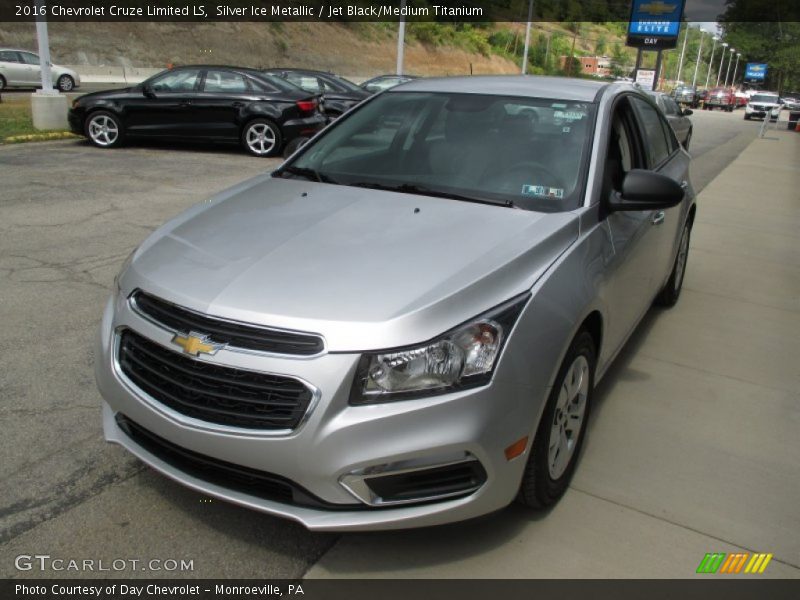 Silver Ice Metallic / Jet Black/Medium Titanium 2016 Chevrolet Cruze Limited LS