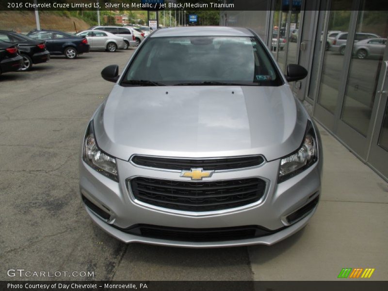 Silver Ice Metallic / Jet Black/Medium Titanium 2016 Chevrolet Cruze Limited LS