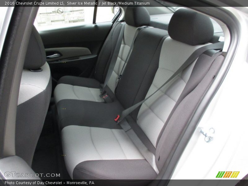 Silver Ice Metallic / Jet Black/Medium Titanium 2016 Chevrolet Cruze Limited LS