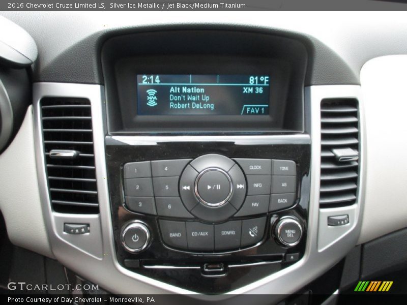 Silver Ice Metallic / Jet Black/Medium Titanium 2016 Chevrolet Cruze Limited LS