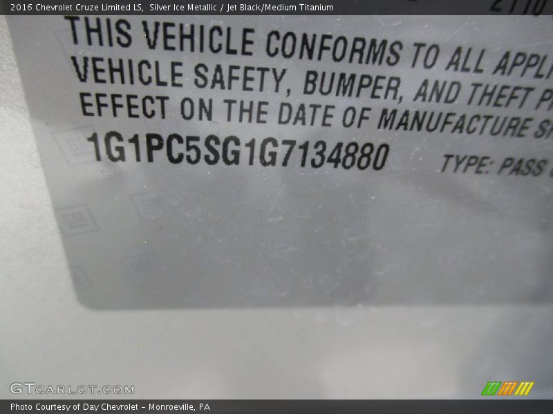 Silver Ice Metallic / Jet Black/Medium Titanium 2016 Chevrolet Cruze Limited LS