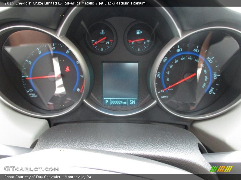 Silver Ice Metallic / Jet Black/Medium Titanium 2016 Chevrolet Cruze Limited LS