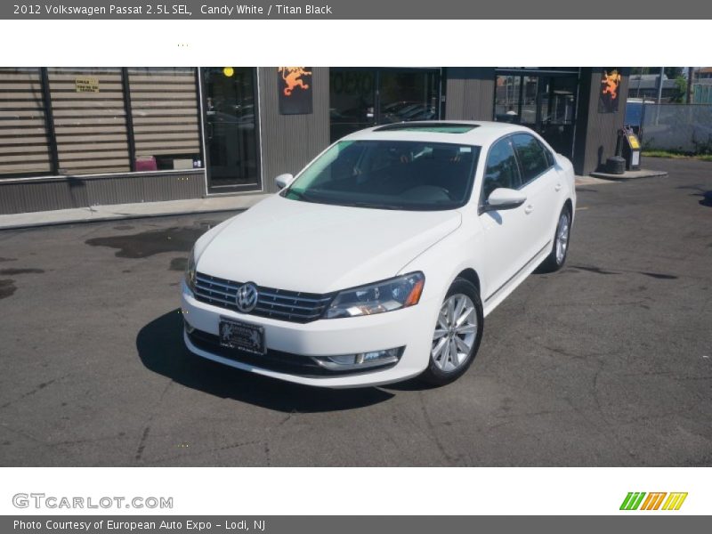 Candy White / Titan Black 2012 Volkswagen Passat 2.5L SEL