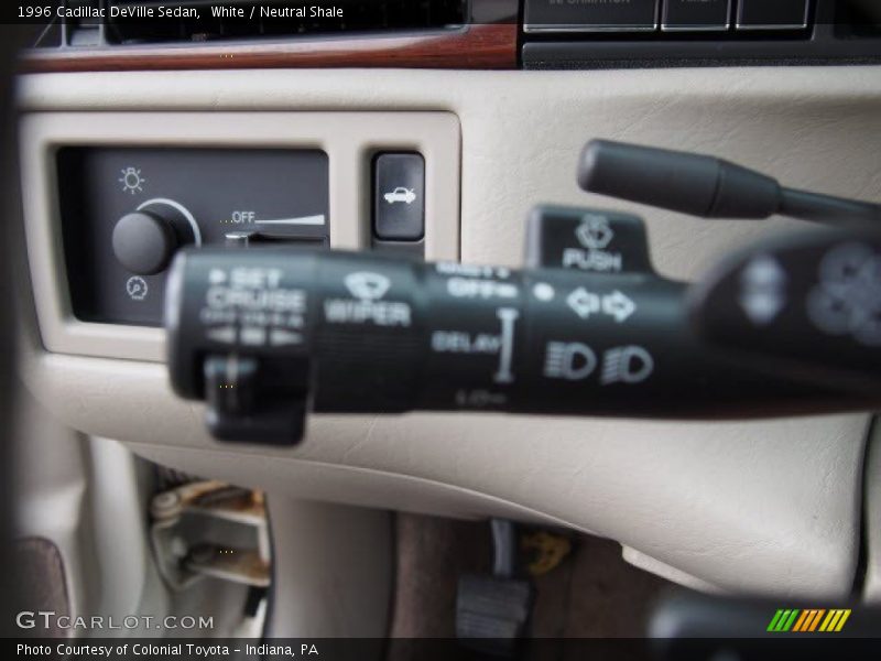 White / Neutral Shale 1996 Cadillac DeVille Sedan