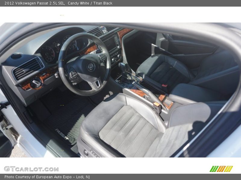 Candy White / Titan Black 2012 Volkswagen Passat 2.5L SEL