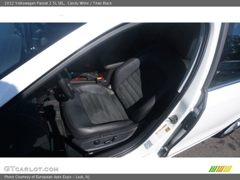 Candy White / Titan Black 2012 Volkswagen Passat 2.5L SEL