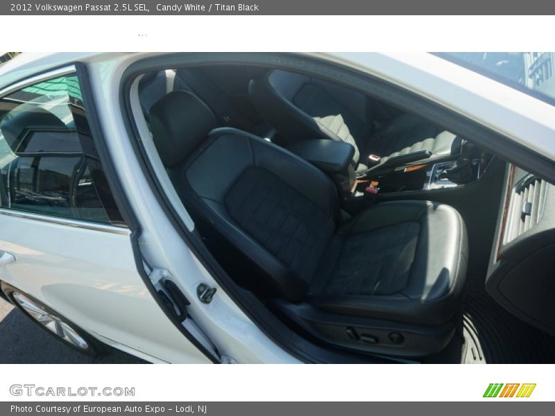 Candy White / Titan Black 2012 Volkswagen Passat 2.5L SEL