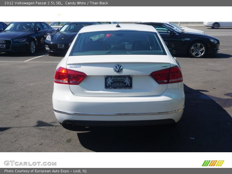 Candy White / Titan Black 2012 Volkswagen Passat 2.5L SEL