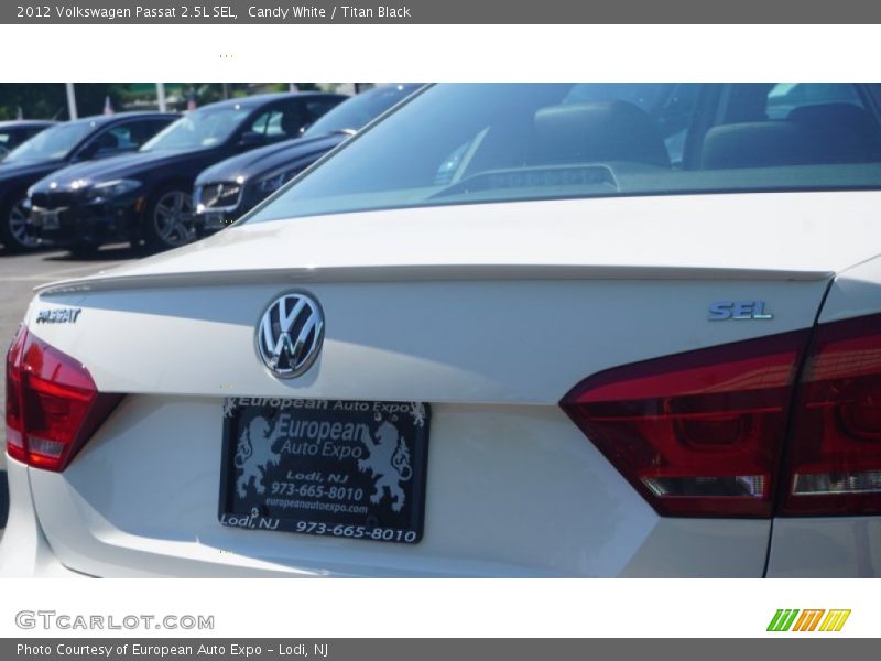 Candy White / Titan Black 2012 Volkswagen Passat 2.5L SEL