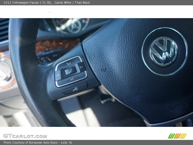 Candy White / Titan Black 2012 Volkswagen Passat 2.5L SEL