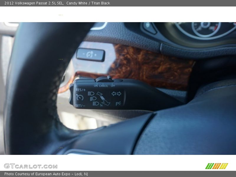 Candy White / Titan Black 2012 Volkswagen Passat 2.5L SEL