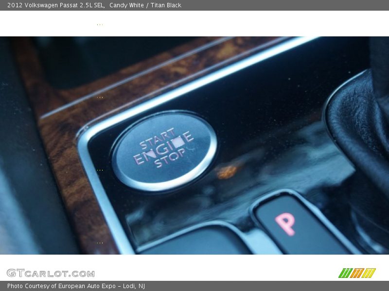 Candy White / Titan Black 2012 Volkswagen Passat 2.5L SEL