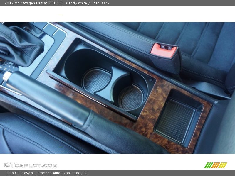 Candy White / Titan Black 2012 Volkswagen Passat 2.5L SEL