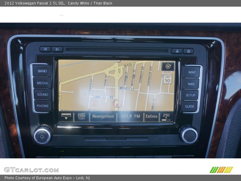 Candy White / Titan Black 2012 Volkswagen Passat 2.5L SEL