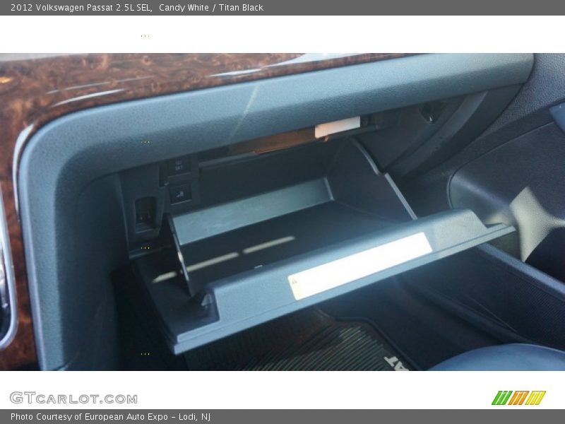 Candy White / Titan Black 2012 Volkswagen Passat 2.5L SEL