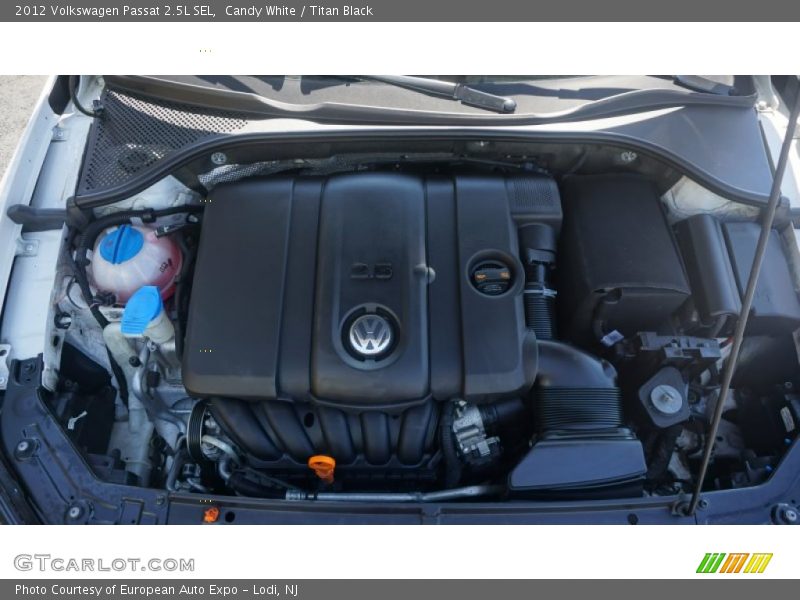 Candy White / Titan Black 2012 Volkswagen Passat 2.5L SEL