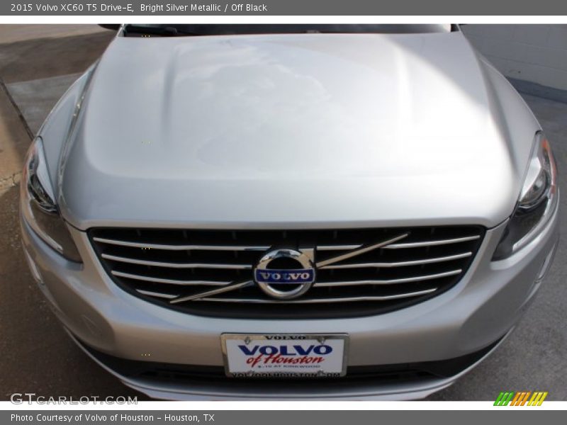 Bright Silver Metallic / Off Black 2015 Volvo XC60 T5 Drive-E