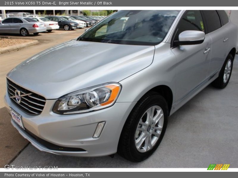 Bright Silver Metallic / Off Black 2015 Volvo XC60 T5 Drive-E