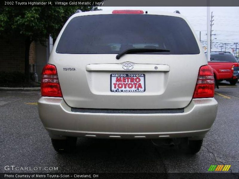 Vintage Gold Metallic / Ivory 2002 Toyota Highlander I4