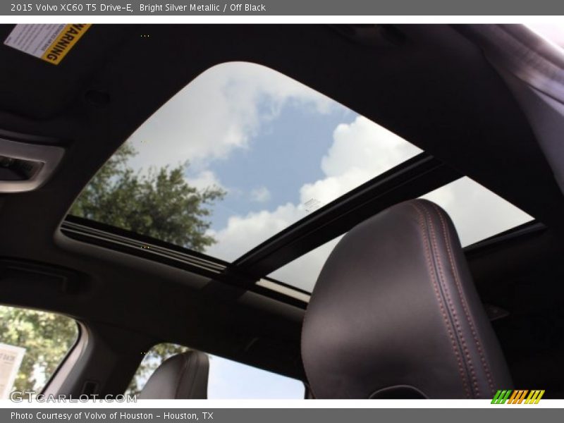 Bright Silver Metallic / Off Black 2015 Volvo XC60 T5 Drive-E