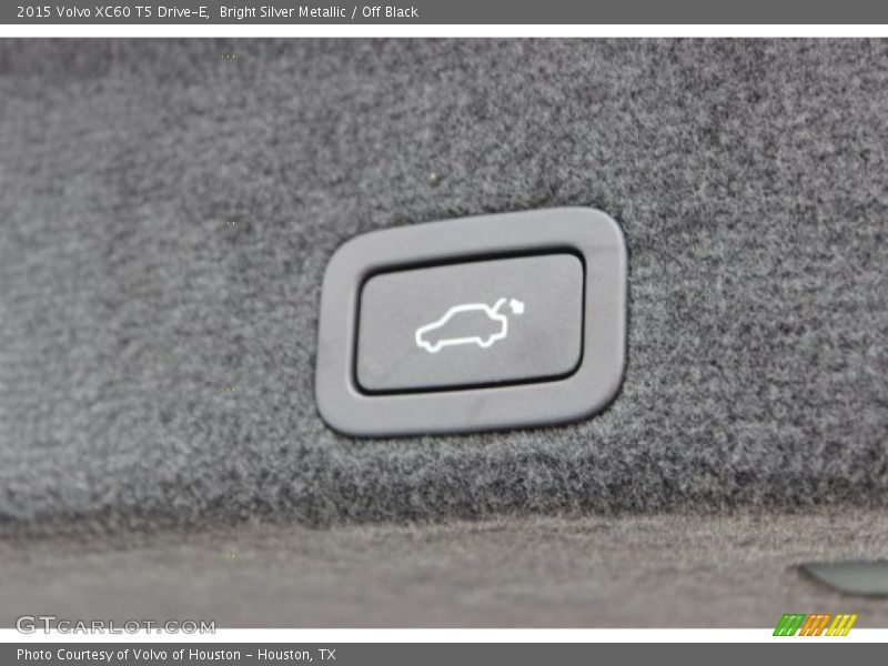 Bright Silver Metallic / Off Black 2015 Volvo XC60 T5 Drive-E