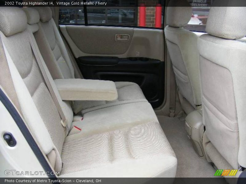 Vintage Gold Metallic / Ivory 2002 Toyota Highlander I4