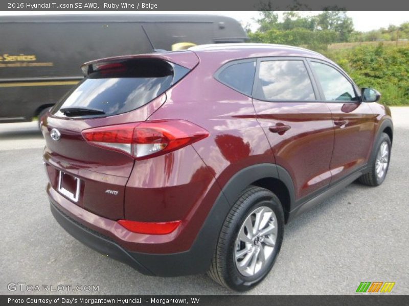 Ruby Wine / Beige 2016 Hyundai Tucson SE AWD